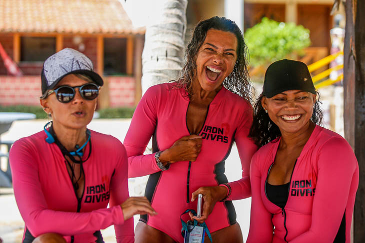 Sourire des participants à l'événement de kite Iron Divas