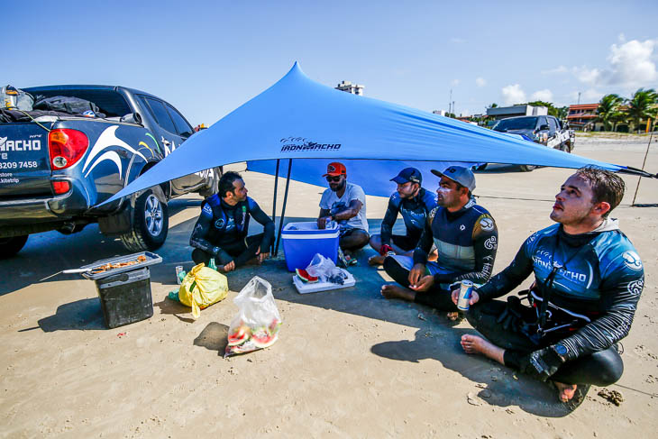 Support vehicle with food and drink