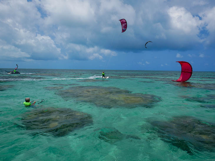 Kitesurfing in Parrachos de Perobas